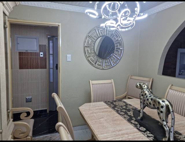 2 BEDROOM HOUSE FOR SALE IN SEBOKENG ZONE 11